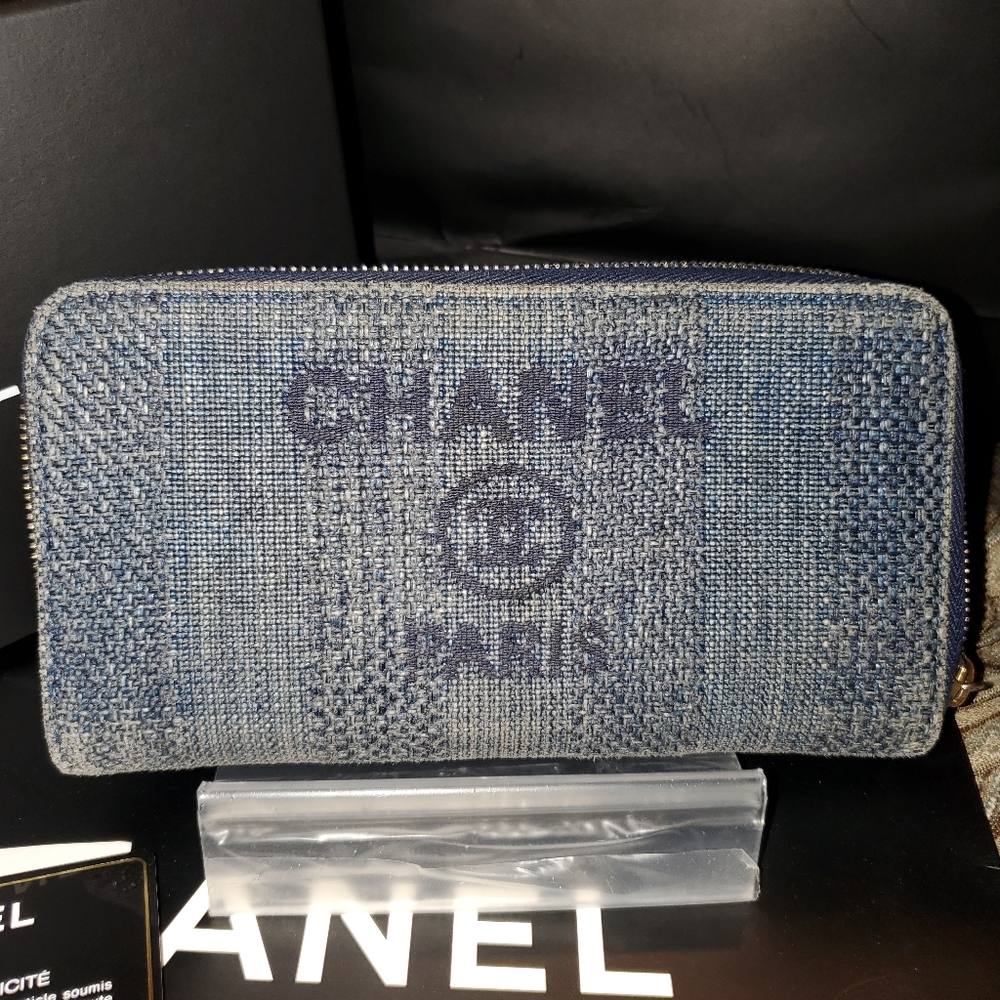 Authentic Chanel Paris Denim Zip Around wallet. FULL INCLUSION - Picture 3 of 12